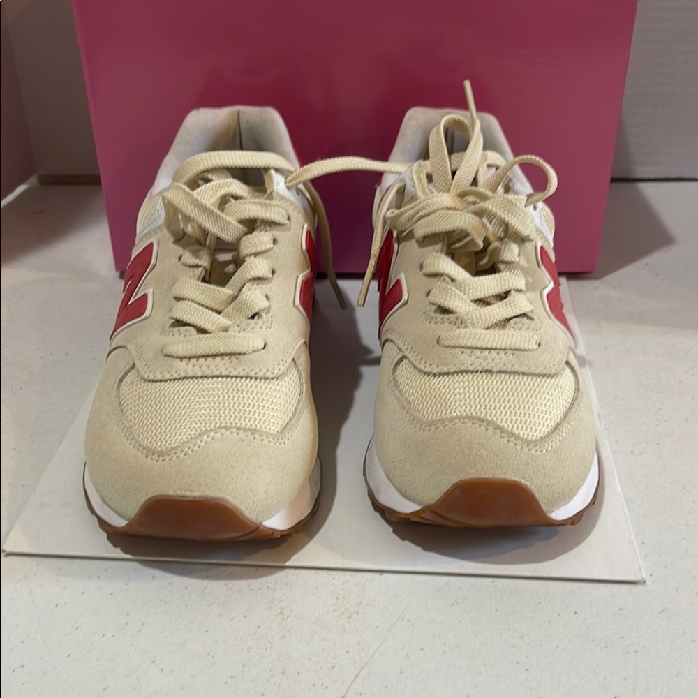 New Balance Cream and Red Sneakers Classic Retro Design - Picture 4 of 7